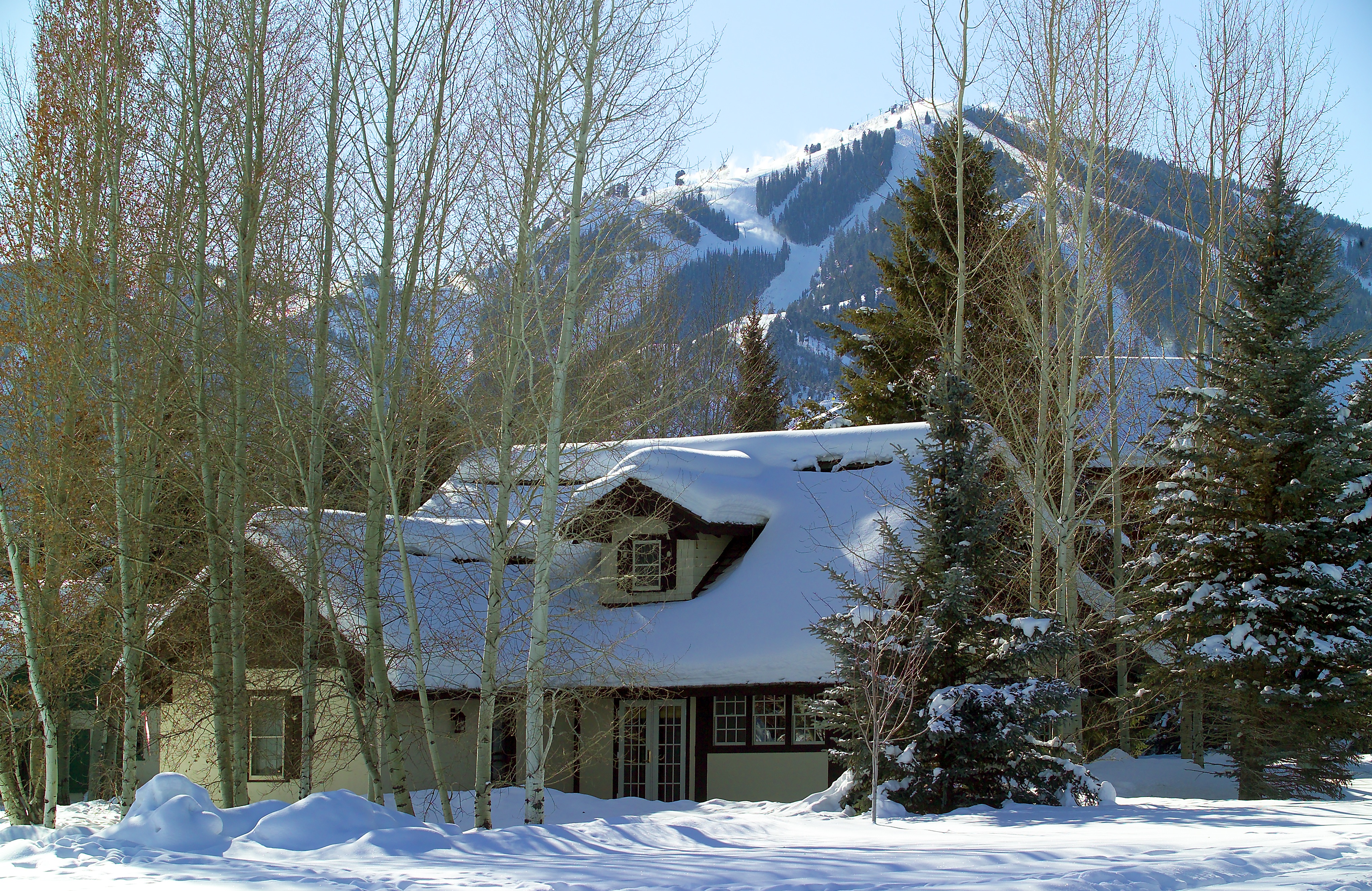 Shop, Dine, Enjoy Sun Valley Village Sun Valley